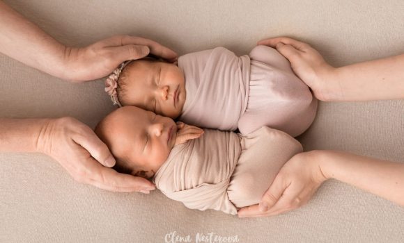 фотосессия новорожденных двойняшек