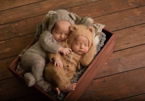 фотосессия новорожденных близнецов