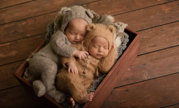 фотосессия новорожденных близнецов